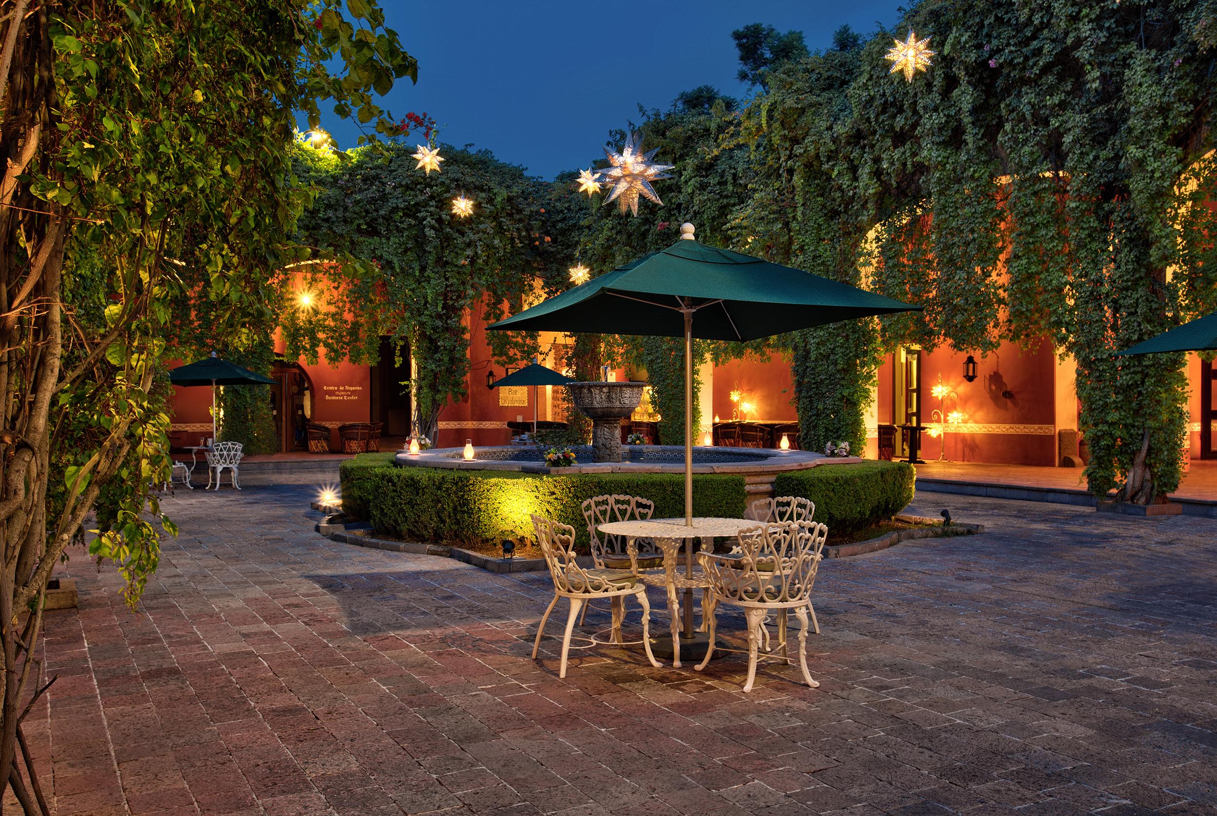 อาเซียนดา คูริกา บาย บริซัส Hotel เกเรตาโร ภายนอก รูปภาพ The hotel's courtyard